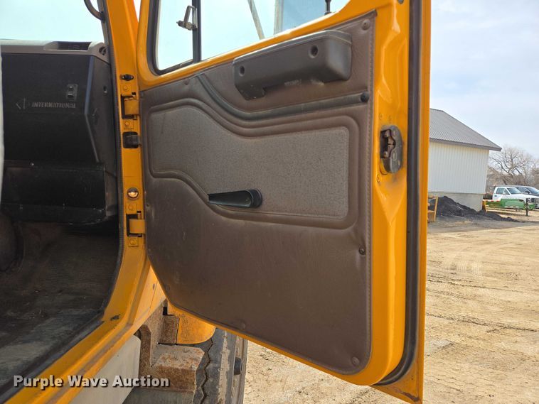 image for item EV5711 1998 International 2554 dump truck