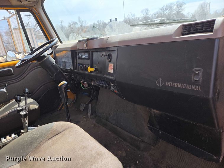 image for item EV5711 1998 International 2554 dump truck
