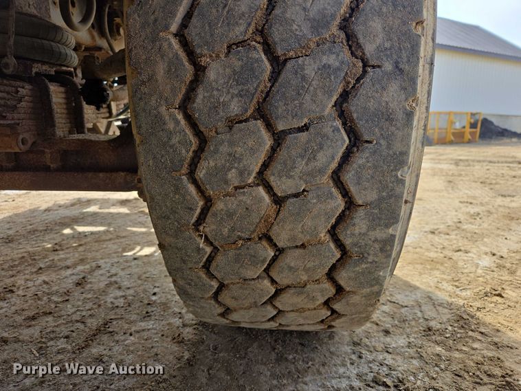 image for item EV5711 1998 International 2554 dump truck