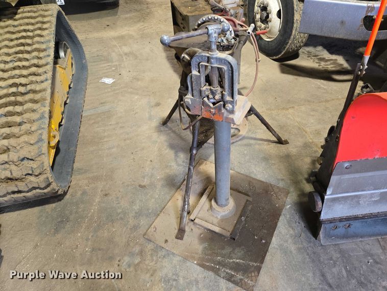 image for item EV5713 Rigid 300 pipe threader