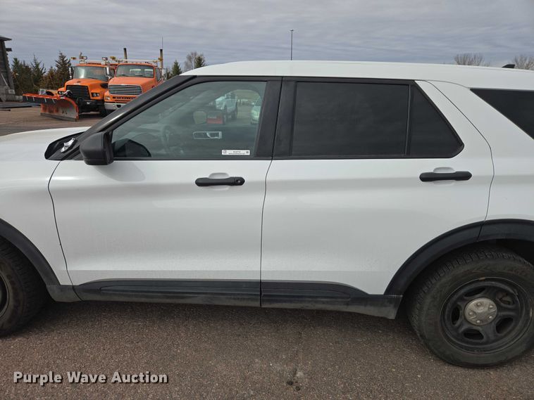 image for item EV5719 2023 Ford Explorer Police Interceptor SUV
