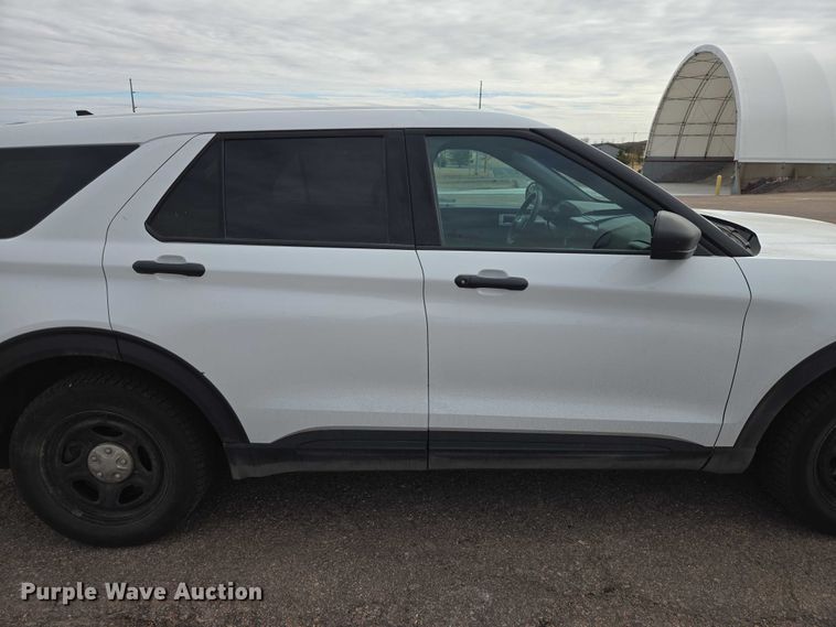 image for item EV5719 2023 Ford Explorer Police Interceptor SUV