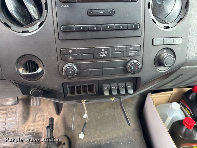 image for item EV7633 2011 Ford F650 Super Duty refrigerated delivery truck