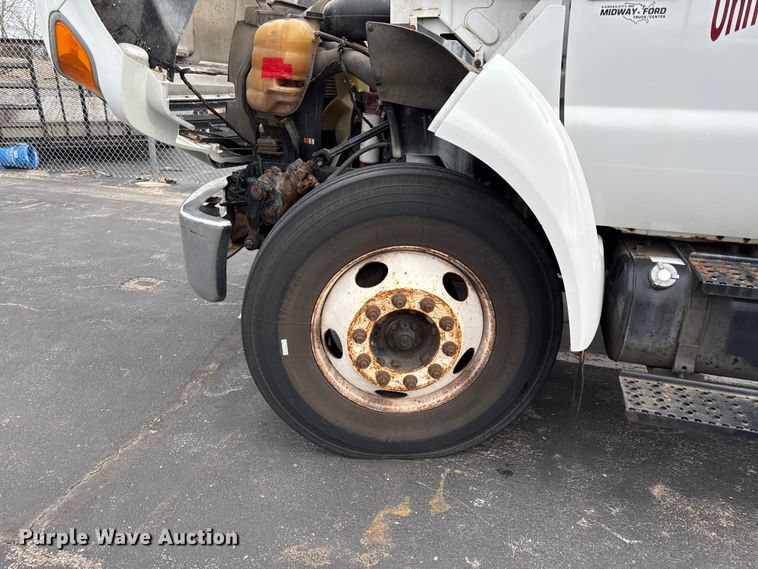 image for item EV7633 2011 Ford F650 Super Duty refrigerated delivery truck