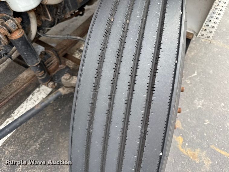 image for item EV7633 2011 Ford F650 Super Duty refrigerated delivery truck