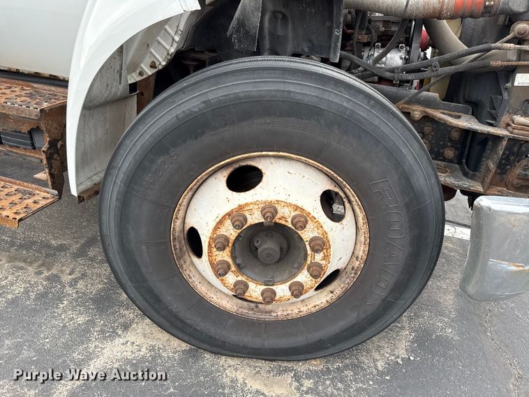 image for item EV7633 2011 Ford F650 Super Duty refrigerated delivery truck