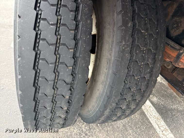 image for item EV7633 2011 Ford F650 Super Duty refrigerated delivery truck