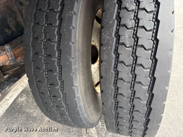 image for item EV7633 2011 Ford F650 Super Duty refrigerated delivery truck