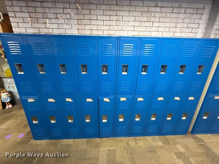 image for item EV7652 Approximately 100 lockers