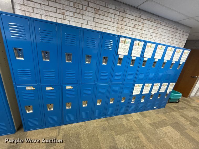 image for item EV7652 Approximately 100 lockers