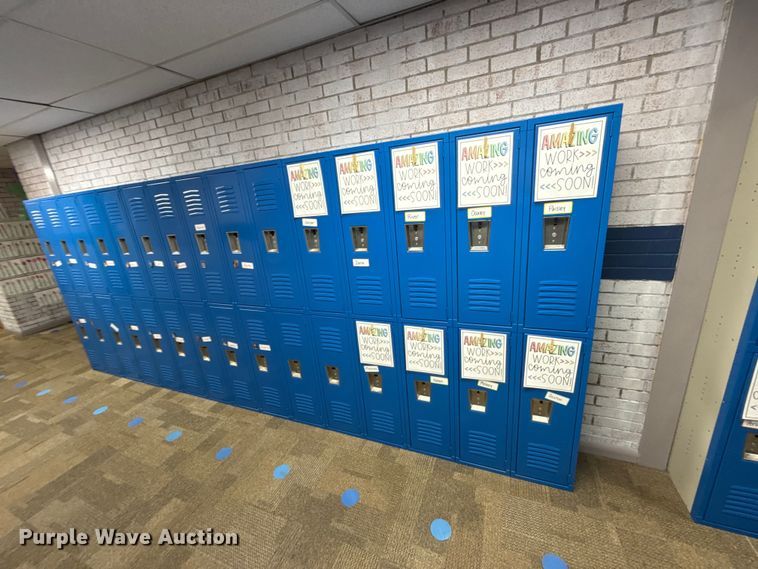 image for item EV7652 Approximately 100 lockers