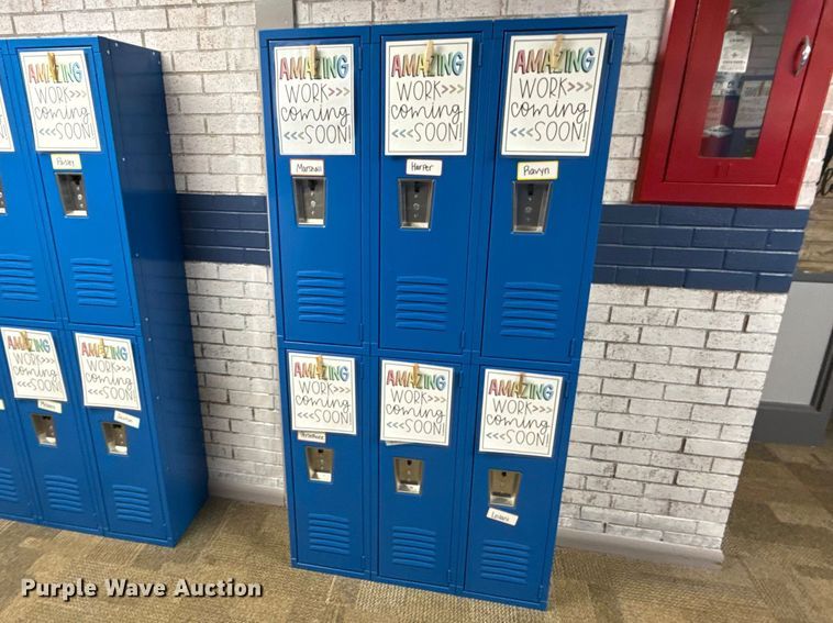 image for item EV7652 Approximately 100 lockers