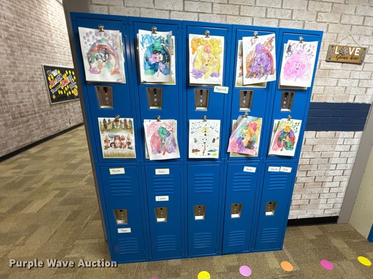 image for item EV7652 Approximately 100 lockers
