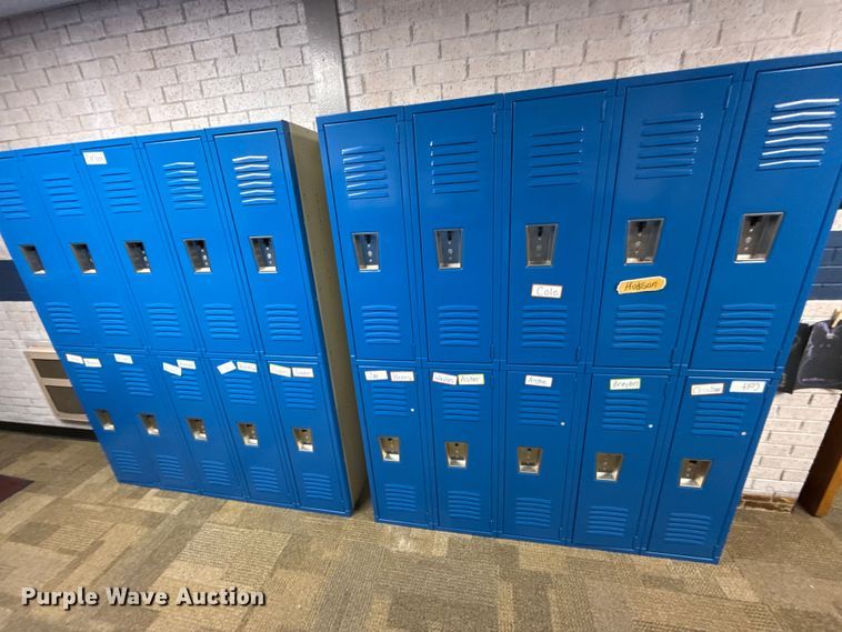image for item EV7652 Approximately 100 lockers