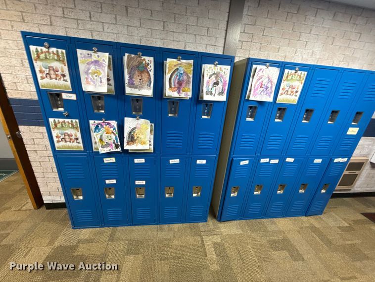 image for item EV7652 Approximately 100 lockers