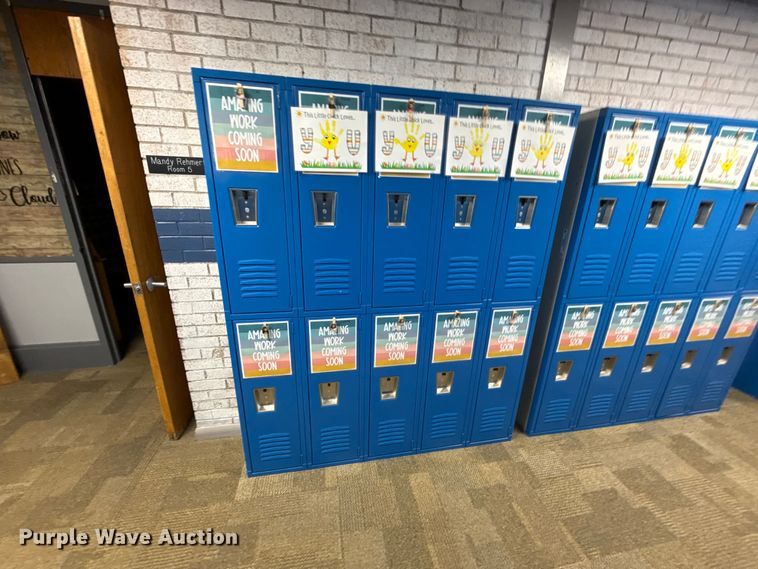 image for item EV7652 Approximately 100 lockers