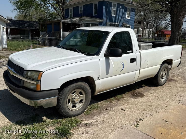 image for item EV7669 2004 Chevrolet 1500 pickup truck