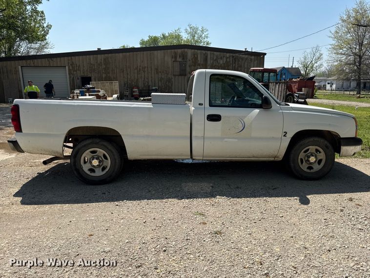 image for item EV7669 2004 Chevrolet 1500 pickup truck