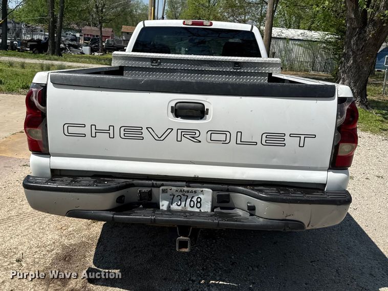 image for item EV7669 2004 Chevrolet 1500 pickup truck