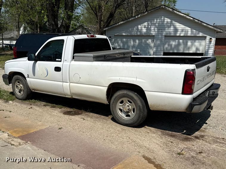 image for item EV7669 2004 Chevrolet 1500 pickup truck