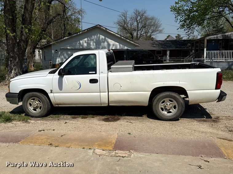 image for item EV7669 2004 Chevrolet 1500 pickup truck