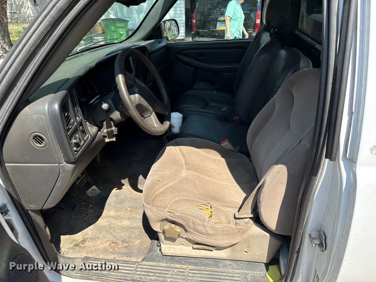 image for item EV7669 2004 Chevrolet 1500 pickup truck