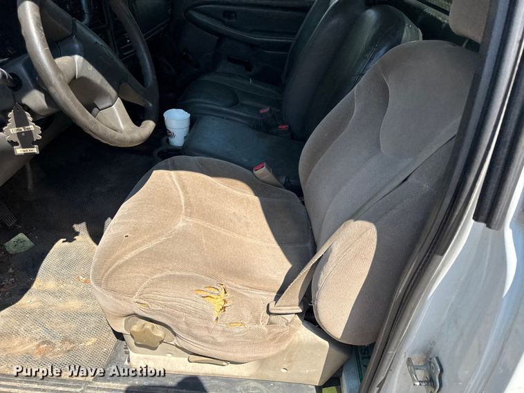 image for item EV7669 2004 Chevrolet 1500 pickup truck