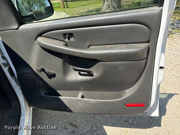 image for item EV7669 2004 Chevrolet 1500 pickup truck