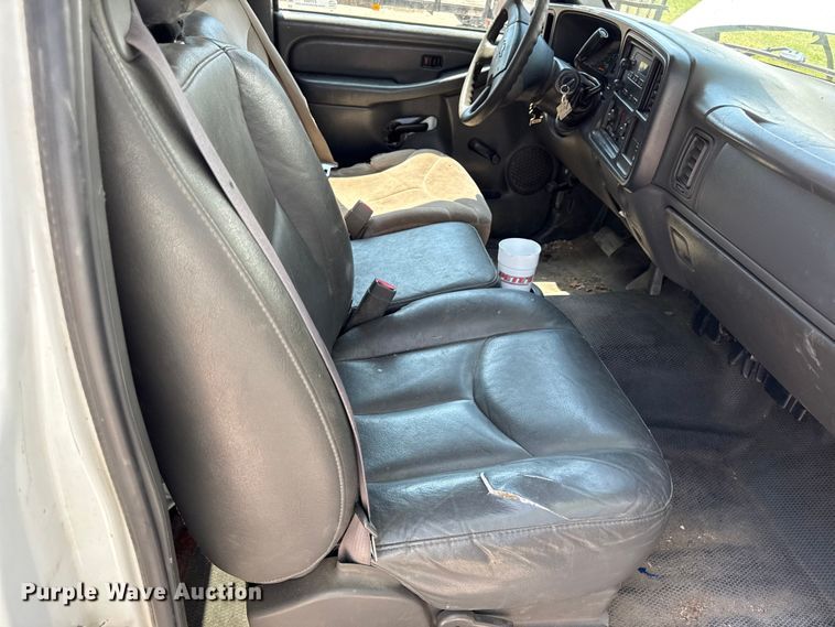 image for item EV7669 2004 Chevrolet 1500 pickup truck