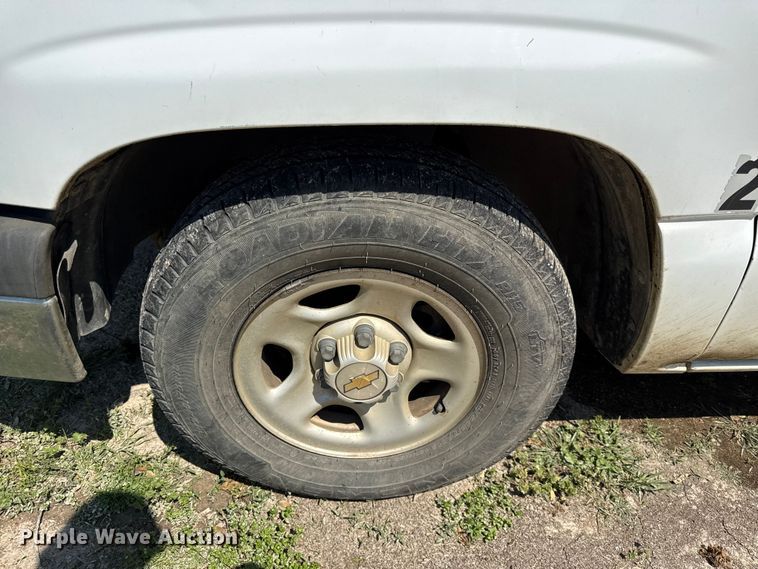 image for item EV7669 2004 Chevrolet 1500 pickup truck