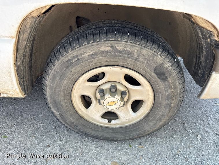 image for item EV7669 2004 Chevrolet 1500 pickup truck