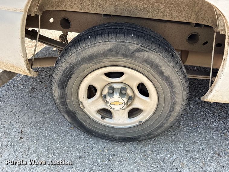 image for item EV7669 2004 Chevrolet 1500 pickup truck