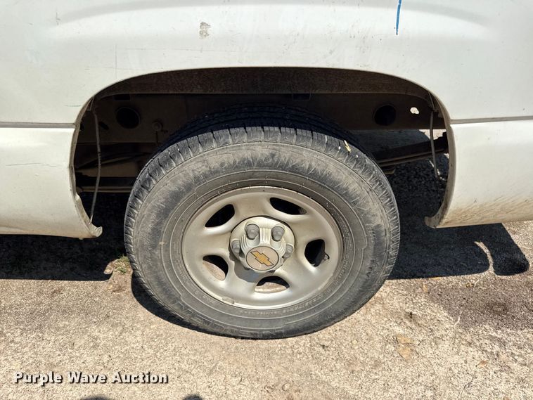 image for item EV7669 2004 Chevrolet 1500 pickup truck