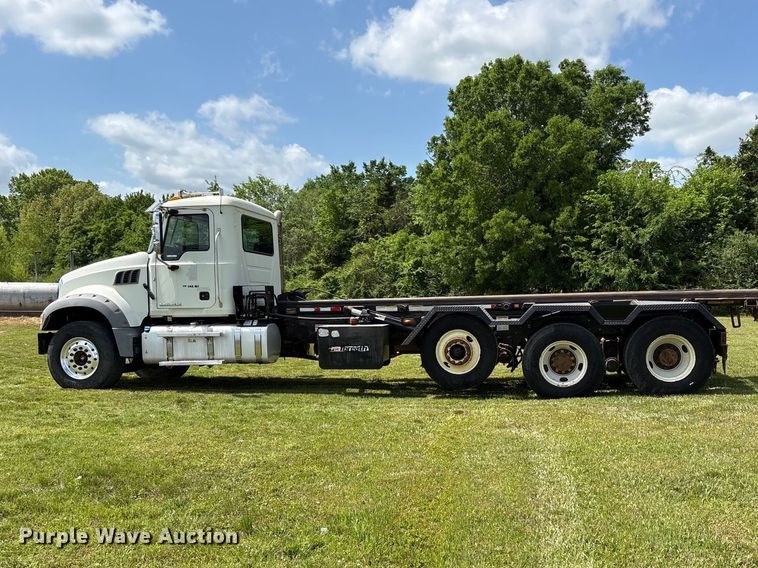 image for item EW1496 2015 Mack Gu  rollback truck