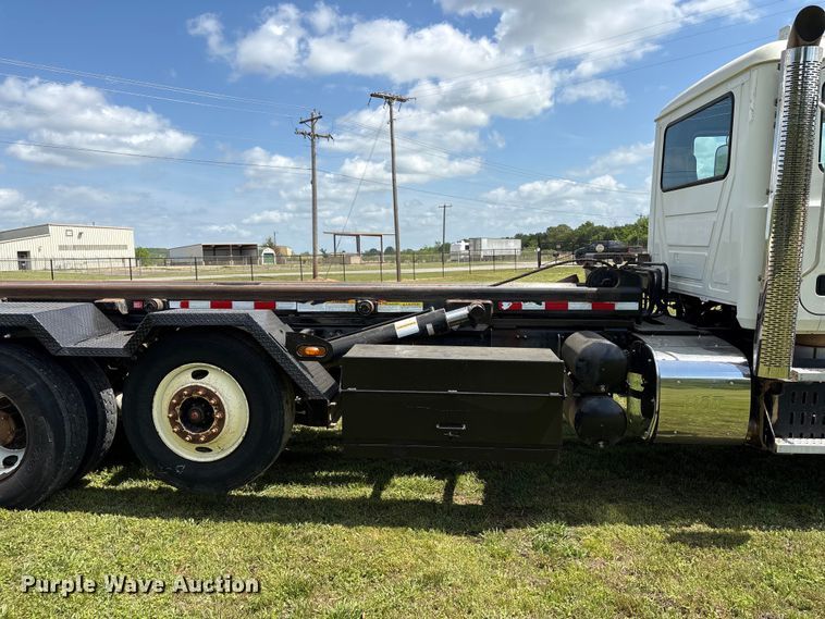 image for item EW1496 2015 Mack Gu  rollback truck