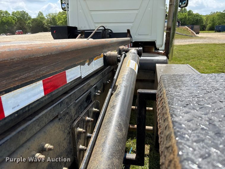 image for item EW1496 2015 Mack Gu  rollback truck