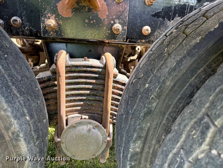 image for item EW1496 2015 Mack Gu  rollback truck