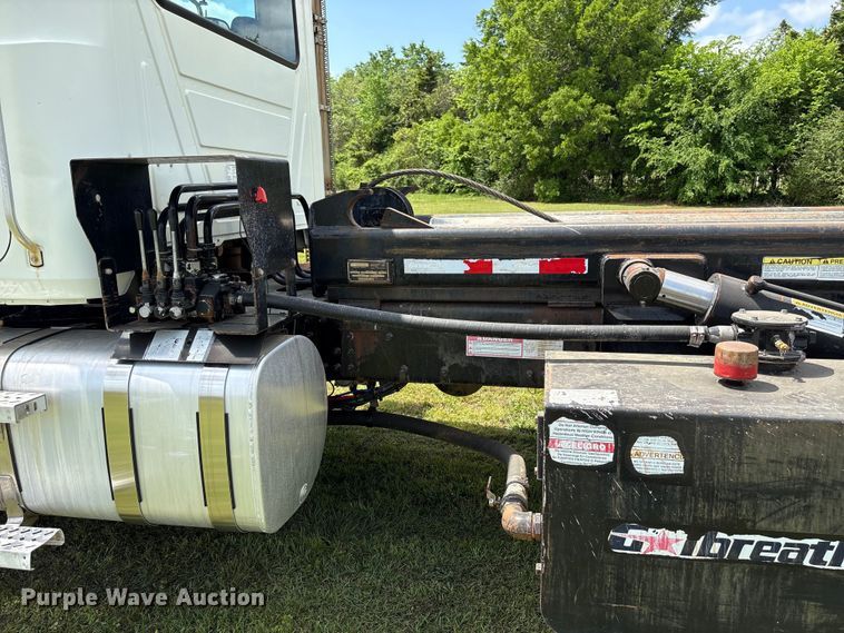 image for item EW1496 2015 Mack Gu  rollback truck