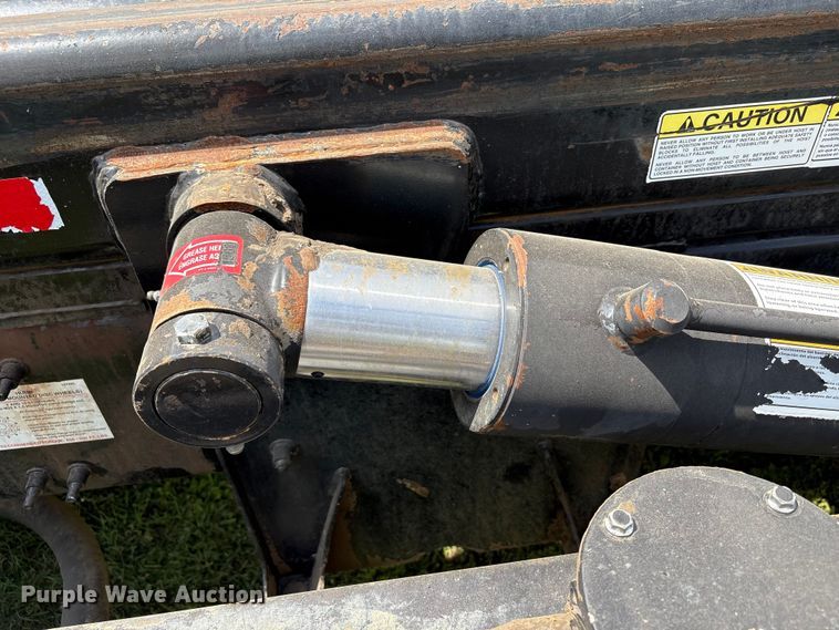 image for item EW1496 2015 Mack Gu  rollback truck