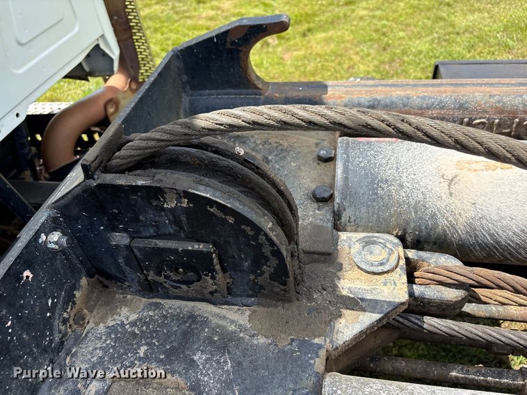 image for item EW1496 2015 Mack Gu  rollback truck