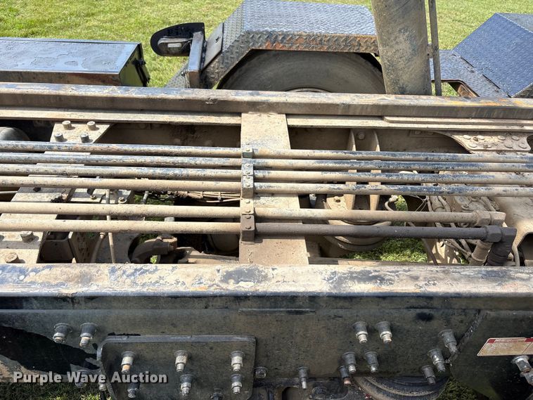 image for item EW1496 2015 Mack Gu  rollback truck