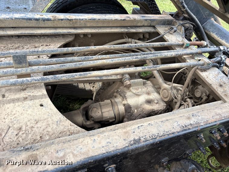 image for item EW1496 2015 Mack Gu  rollback truck