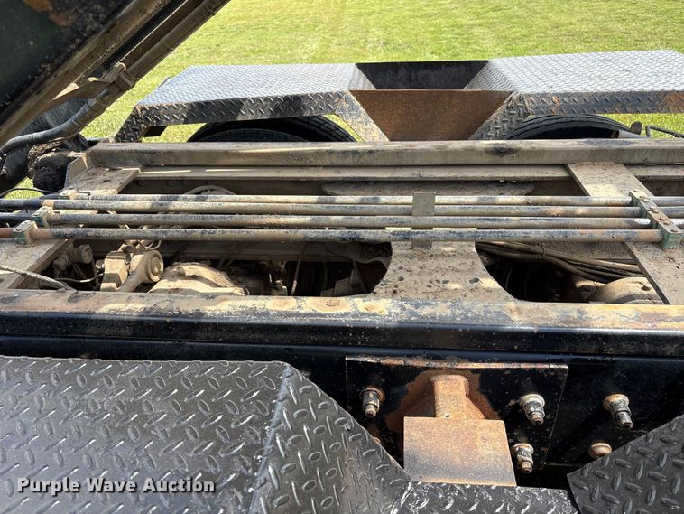 image for item EW1496 2015 Mack Gu  rollback truck