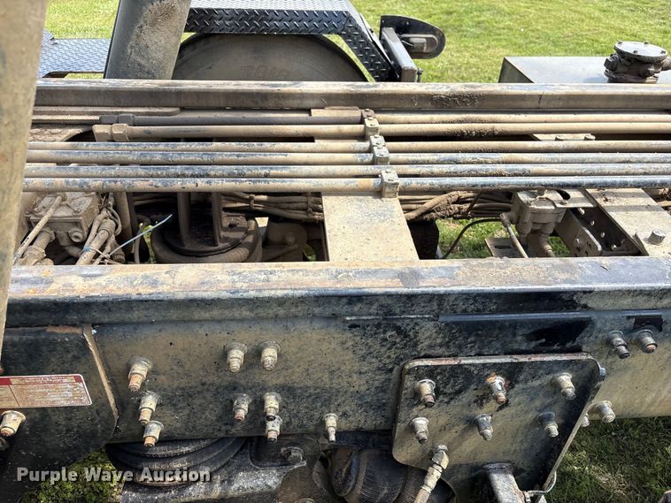 image for item EW1496 2015 Mack Gu  rollback truck