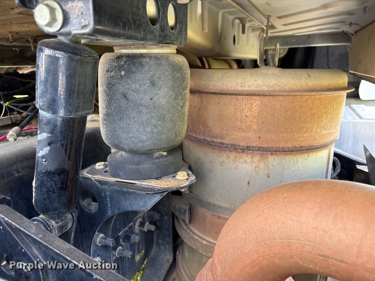 image for item EW1496 2015 Mack Gu  rollback truck