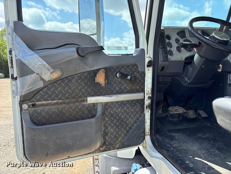 image for item EW1496 2015 Mack Gu  rollback truck