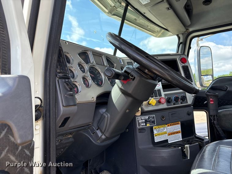 image for item EW1496 2015 Mack Gu  rollback truck