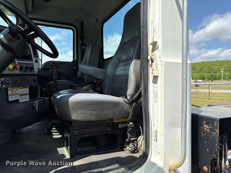 image for item EW1496 2015 Mack Gu  rollback truck