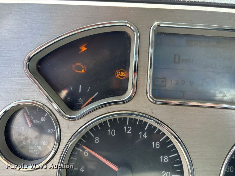 image for item EW1496 2015 Mack Gu  rollback truck