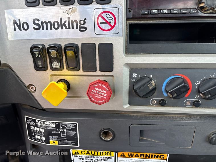 image for item EW1496 2015 Mack Gu  rollback truck